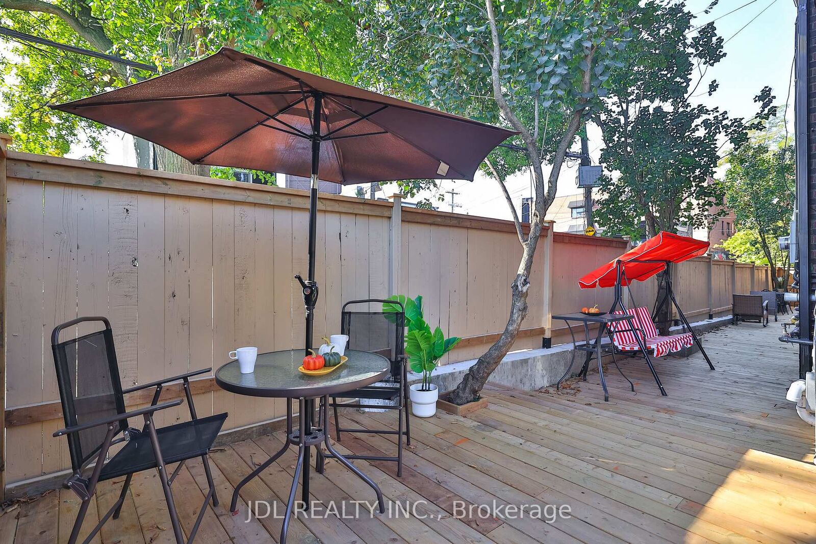 Property Photo:  5 Sorauren Avenue  ON M6R 2C6 