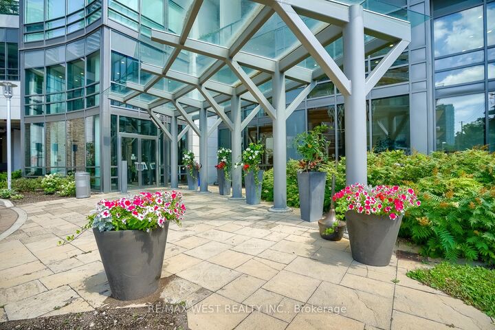 Property Photo:  2240 Lake Shore Boulevard W 908  ON M8V 0B1 