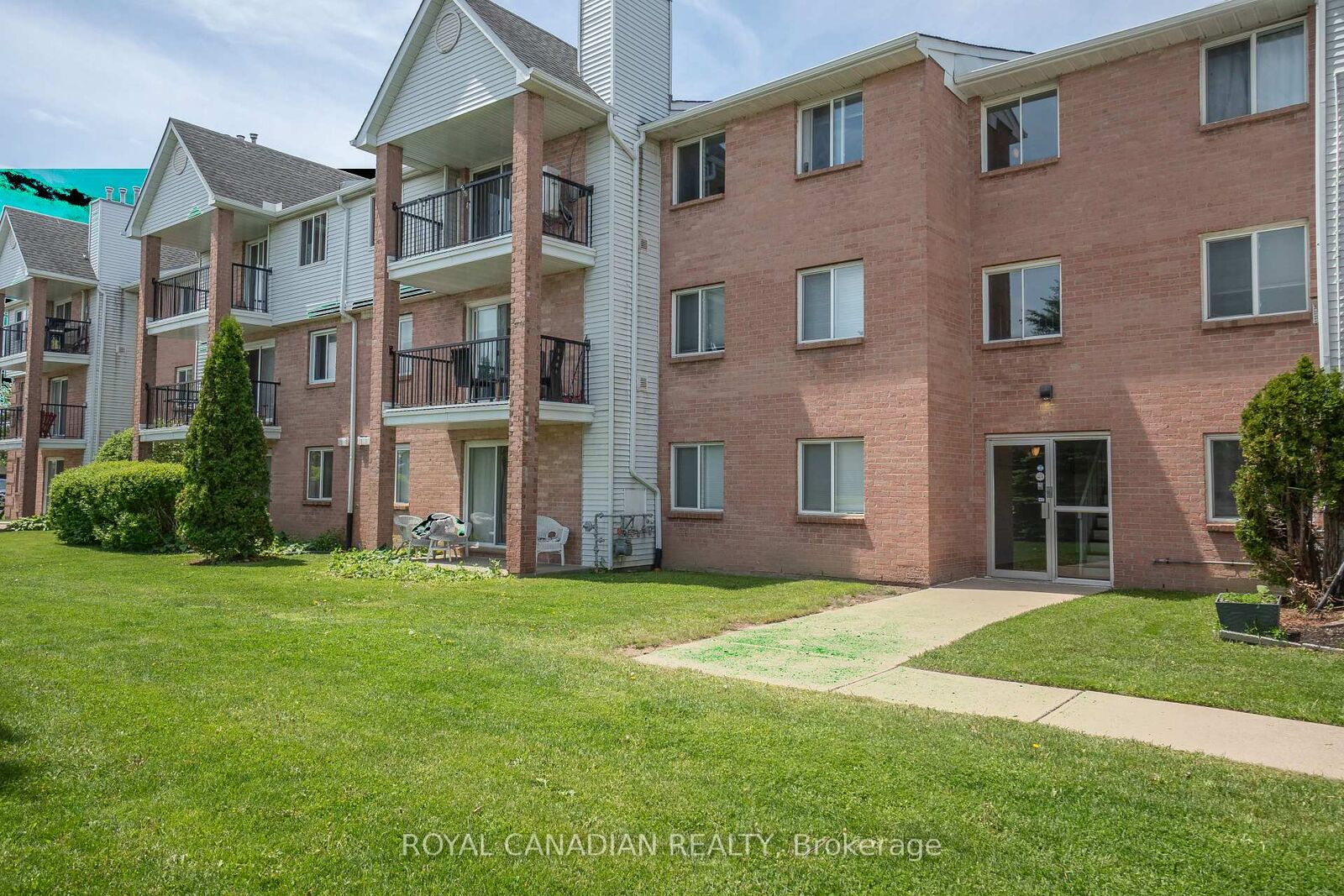 Property Photo:  1096 Jalna Boulevard 87  ON N6E 3B8 