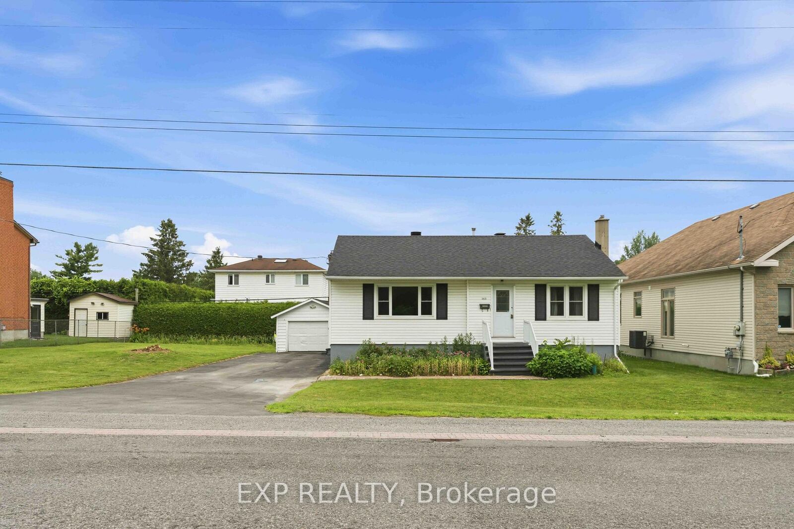 Property Photo: 1613 Queensdale Avenue ON K1T 1J4