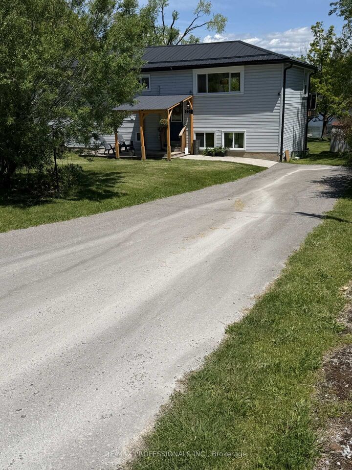 Property Photo:  22 Lawrence Street N  ON K9J 6X3 