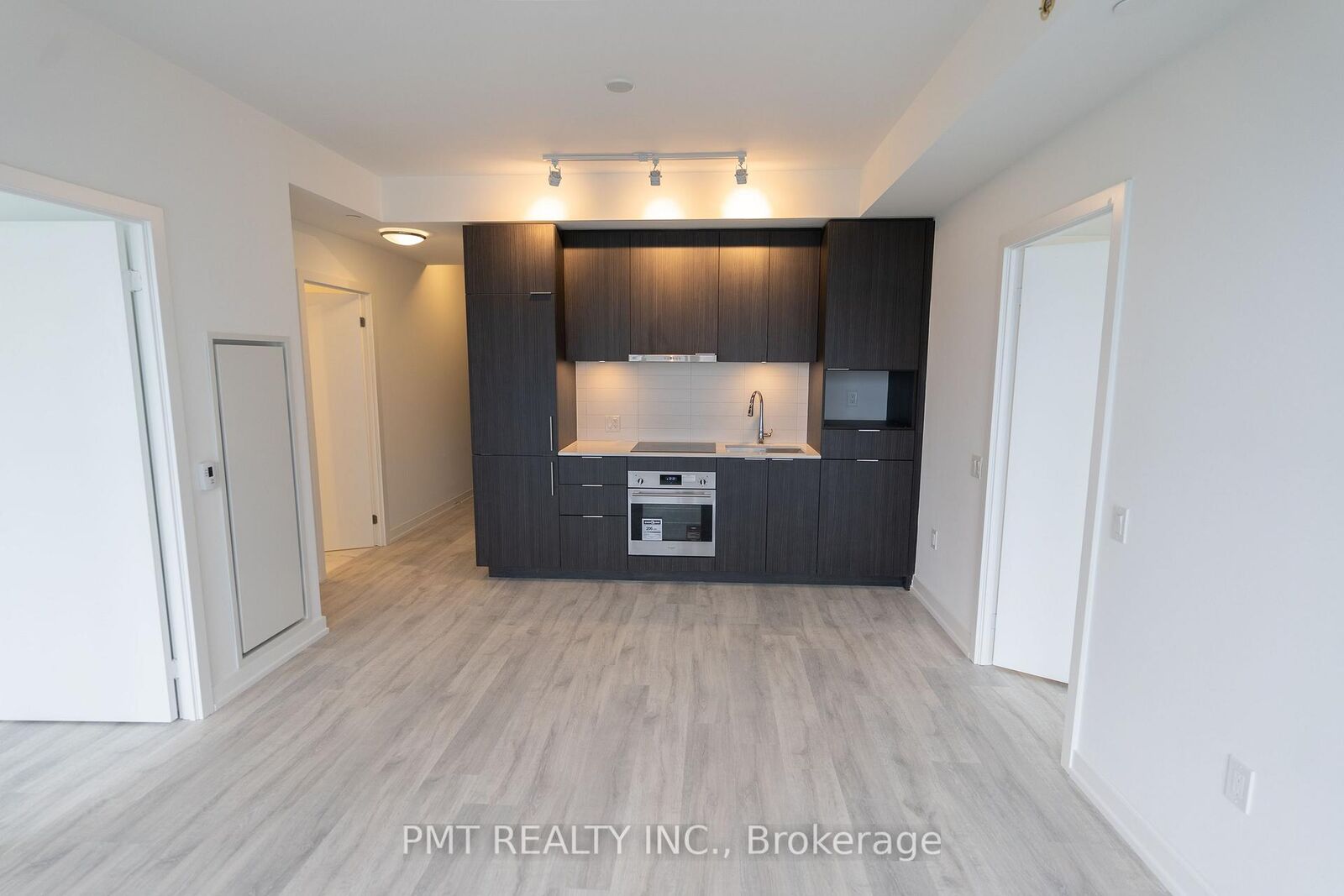 Property Photo:  7 Golden Lion Heights N2610  ON M2M 0C1 