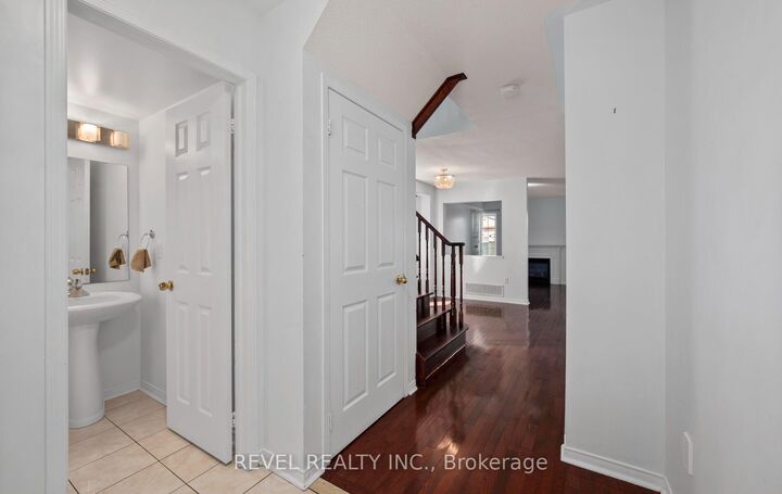 Property Photo:  91 Oceanpearl Crescent  ON L1N 0C6 