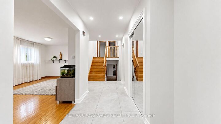 Property Photo:  106 Stilecroft Drive 5  ON M3J 1A9 