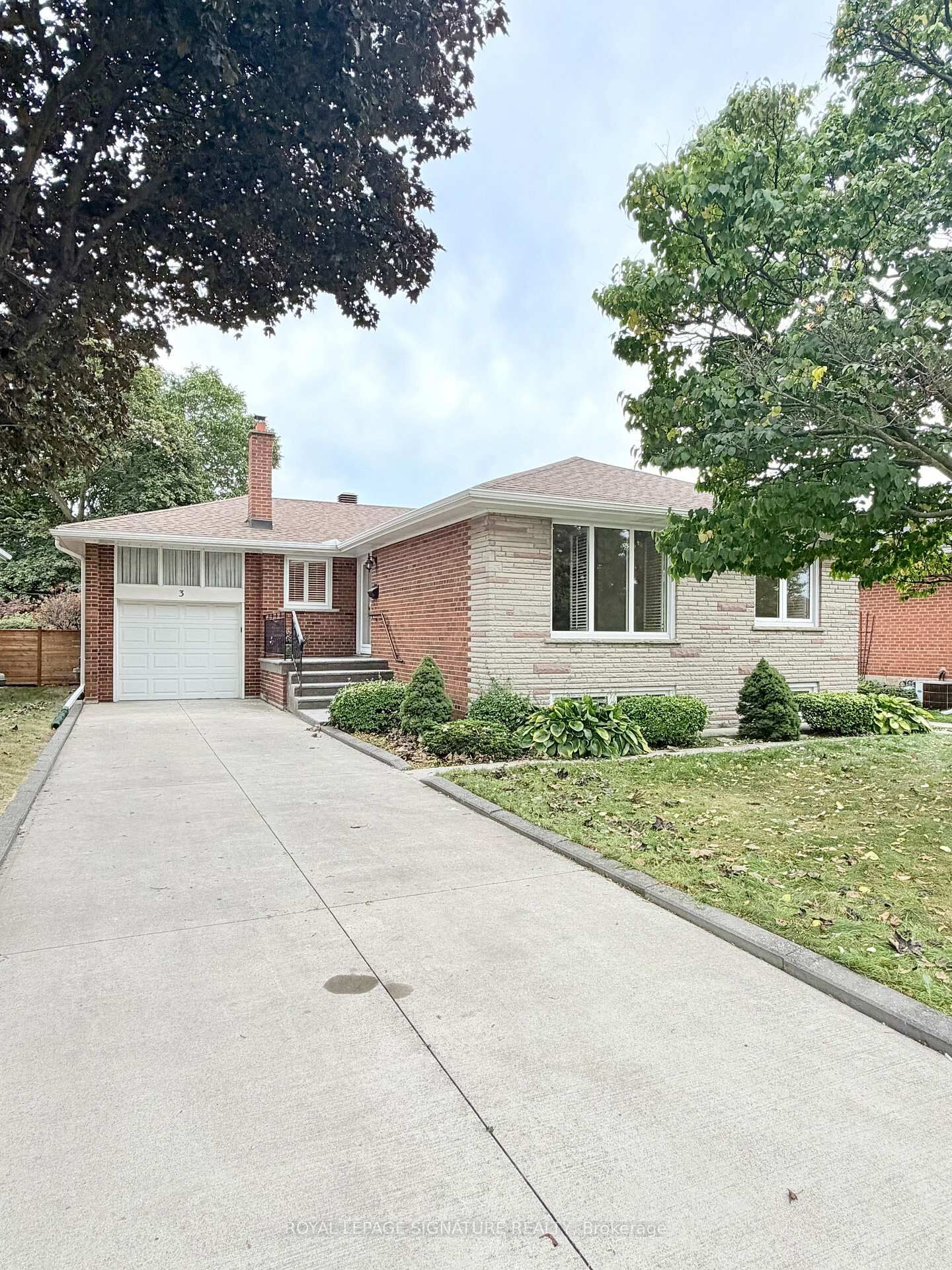 Property Photo:  3 Avery Avenue Main  ON M9C 1K1 