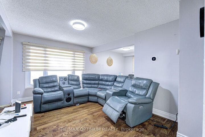 Property Photo:  5 Roehampton Crescent  ON L6Y 2R3 