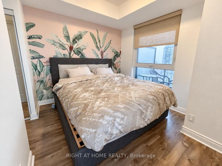 Property Photo:  28 Ted Rogers Way 3808  ON M4Y 2J4 