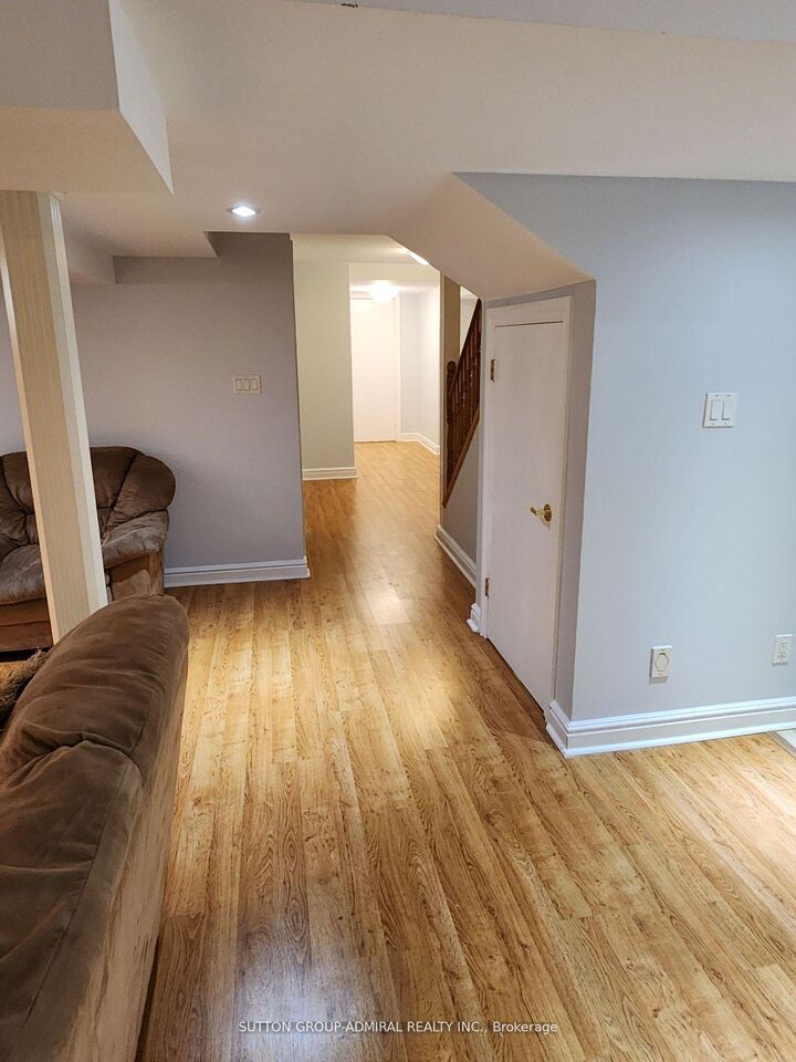 Property Photo:  37 Shawn Place Bsmt  ON L4K 3L4 