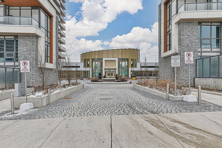 Property Photo:  25 McMahon Drive 911  ON M2K 0J1 