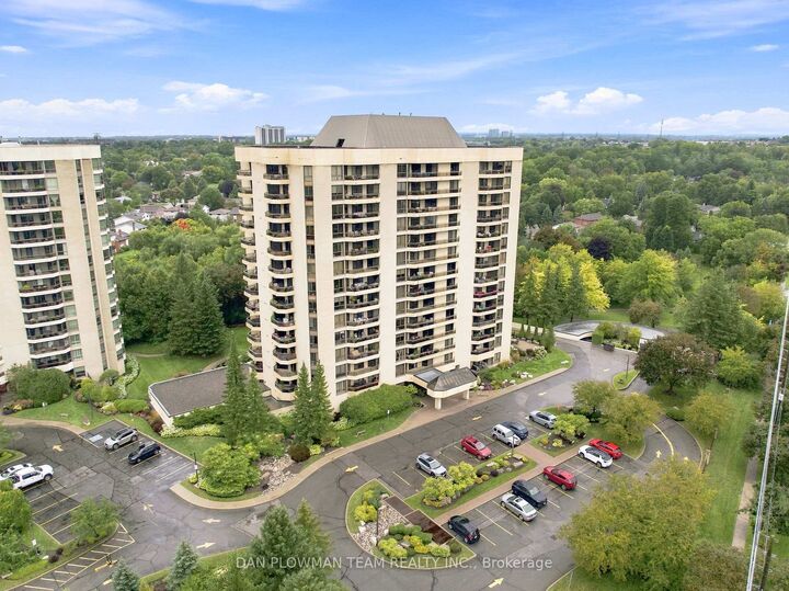 Property Photo:  900 Wilson Road N 1003  ON L1G 7T2 