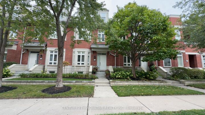 Photo de la propriété:  16 St Lawrence Drive  ON L5G 4V6 