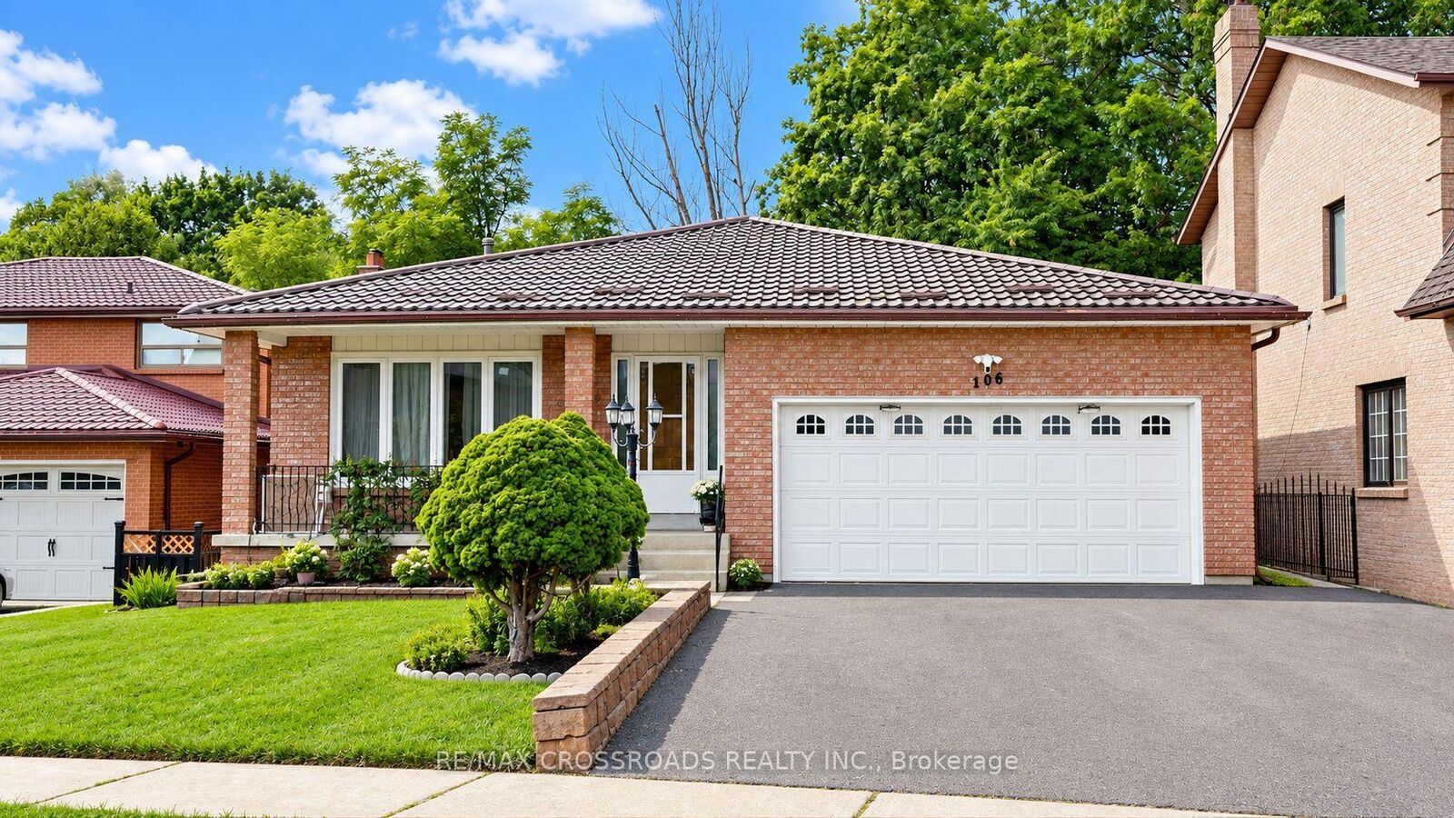Property Photo: 106 Stilecroft Drive 6 ON M3J 1A9