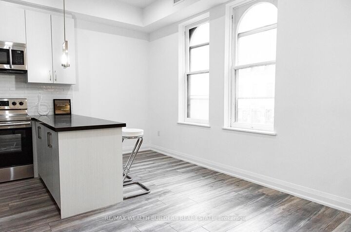 Property Photo:  213 Jarvis Street 6  ON M5B 2C1 
