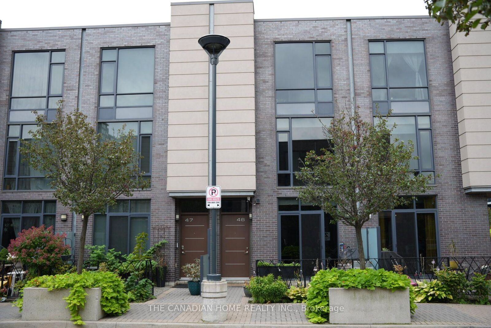 Property Photo: 23 Valhalla Inn Road 46 ON M9B 3Z7