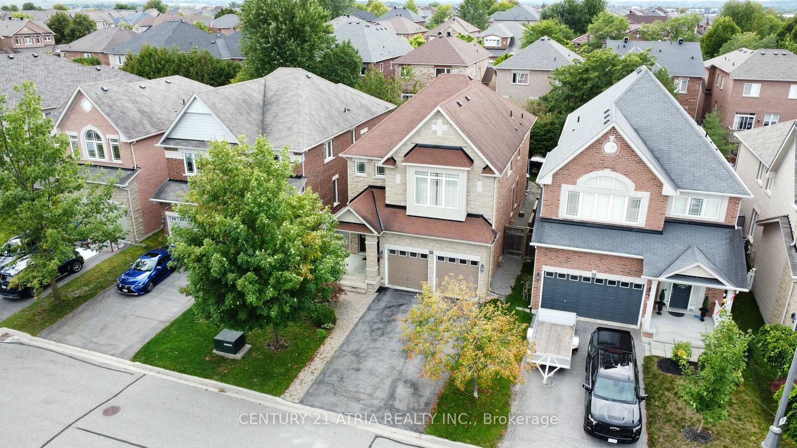 Property Photo:  28 Usherwood Street  ON L4G 7X8 