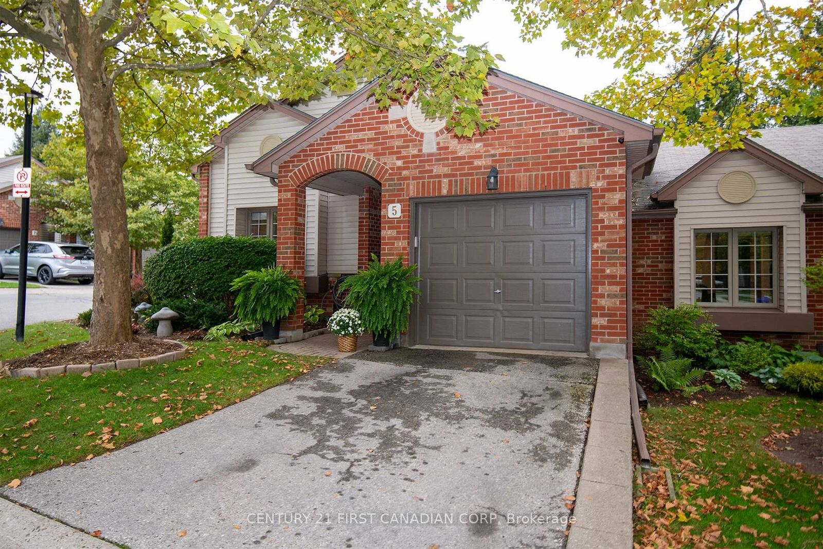 Property Photo:  1100 Byron Baseline Road 5  ON N6K 4M3 