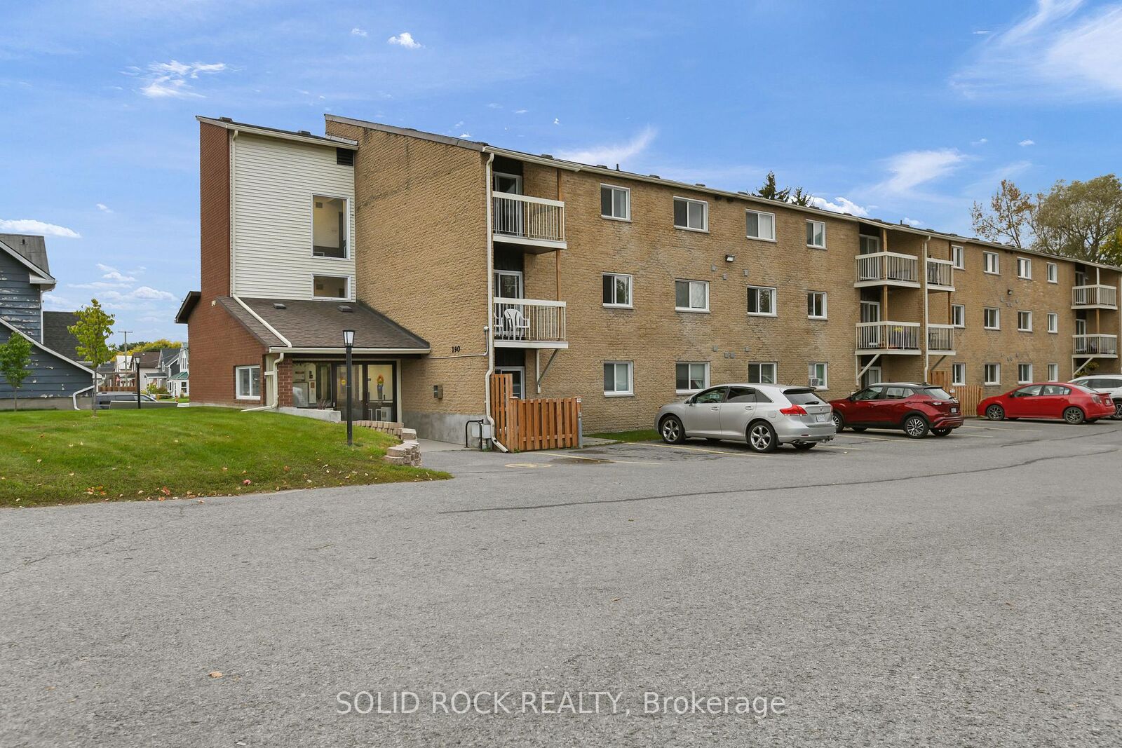 Property Photo:  190 Elgin Street W 207  ON K7S 1P1 