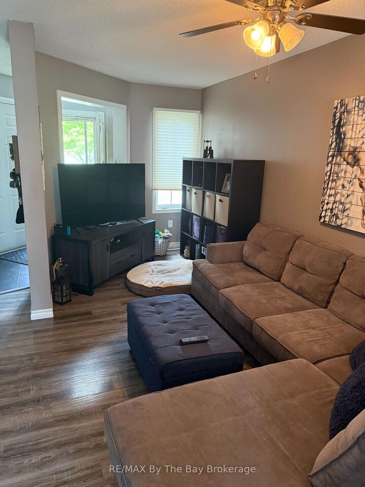 Property Photo:  345 Ferndale Drive S  ON L4N 9Y6 