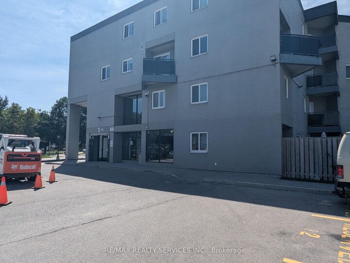 Property Photo:  2001 Bonnymede Drive 94  ON L5J 4H8 
