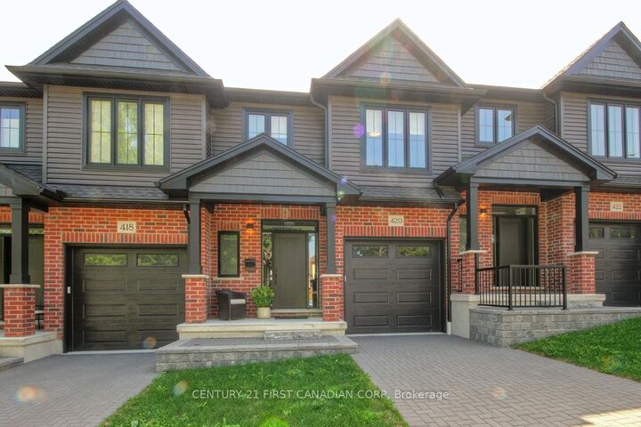 Photo de la propriété:  420 Old Wonderland Road  ON N6K 3R2 
