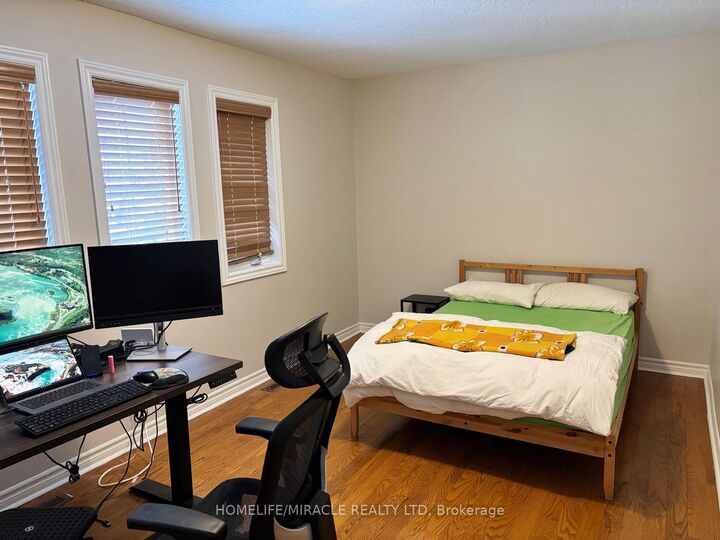 Property Photo:  820 Othello Court  ON L5W 1H2 