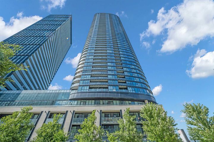 Property Photo:  585 Bloor Street E 516  ON M4W 0B3 