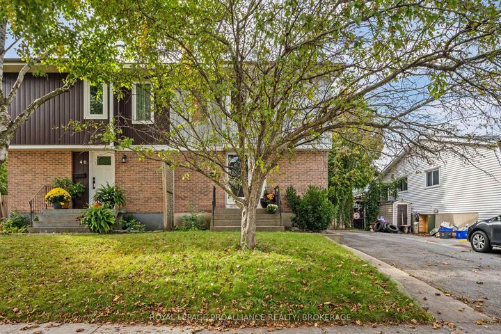 Property Photo:  42 Wycliffe Crescent  ON K7K 5Z1 