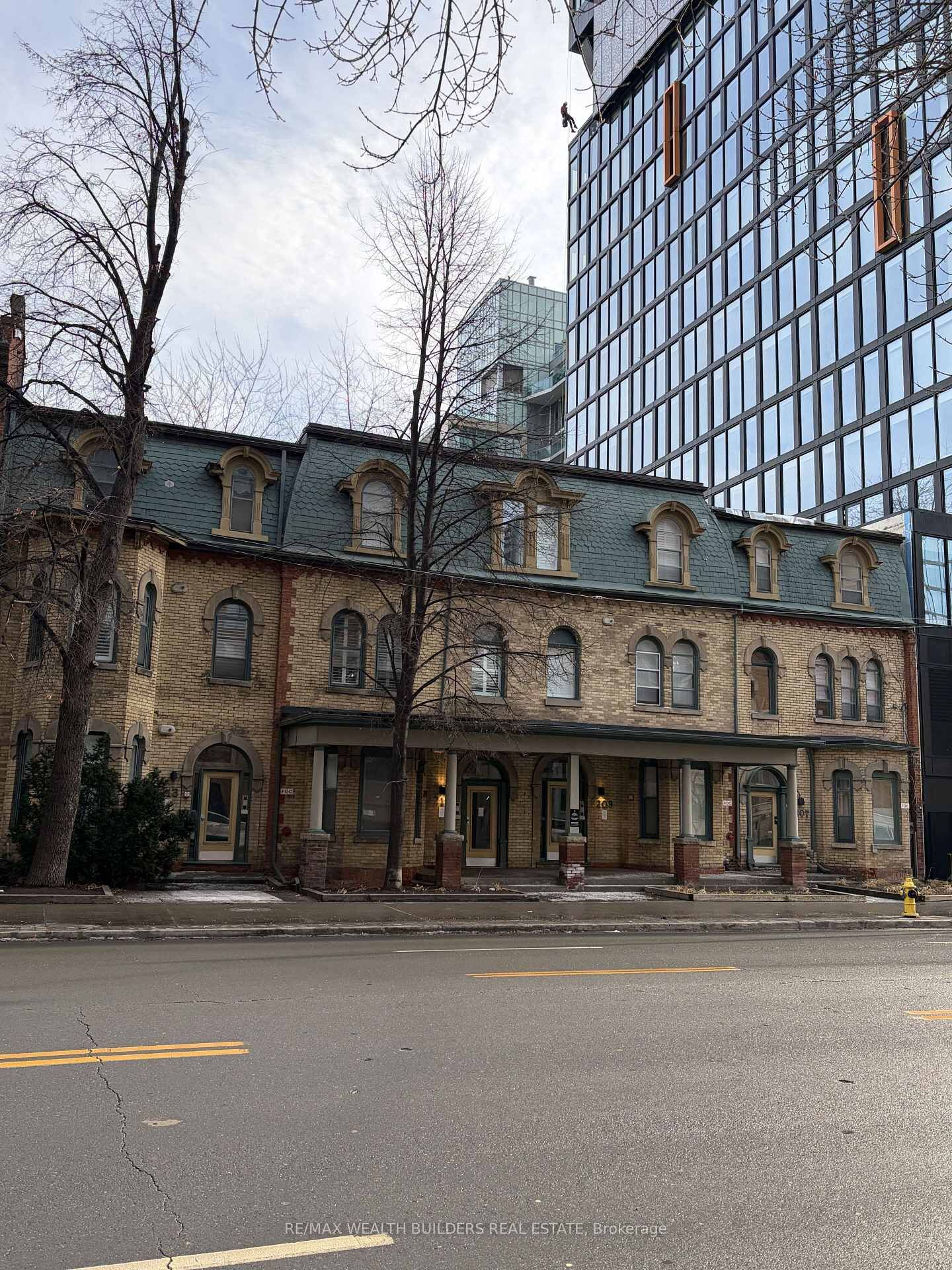 Property Photo: 207 Jarvis Street 6 ON M5J 2C1