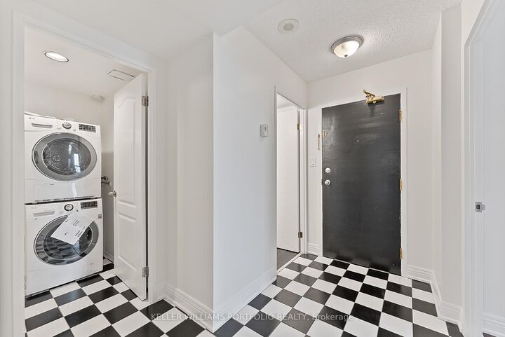 Property Photo:  2550 Lawrence Avenue E 418  ON M1P 4Z3 
