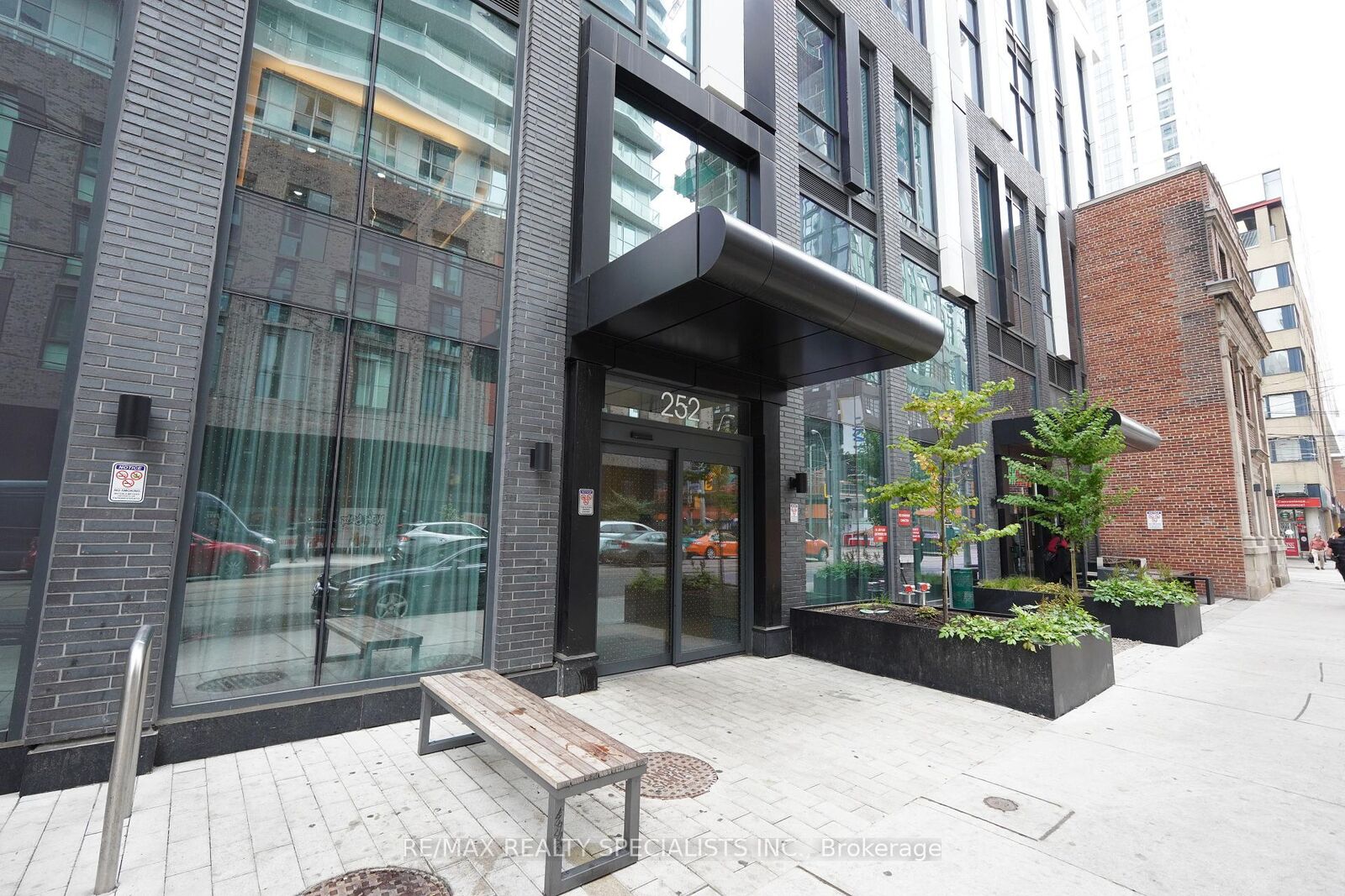 Property Photo:  252 Church Street 908  ON M5B 1Z2 