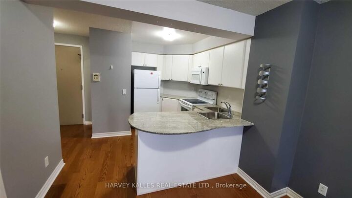 Property Photo: 763 Bay Street 2313 ON M5G 2R3