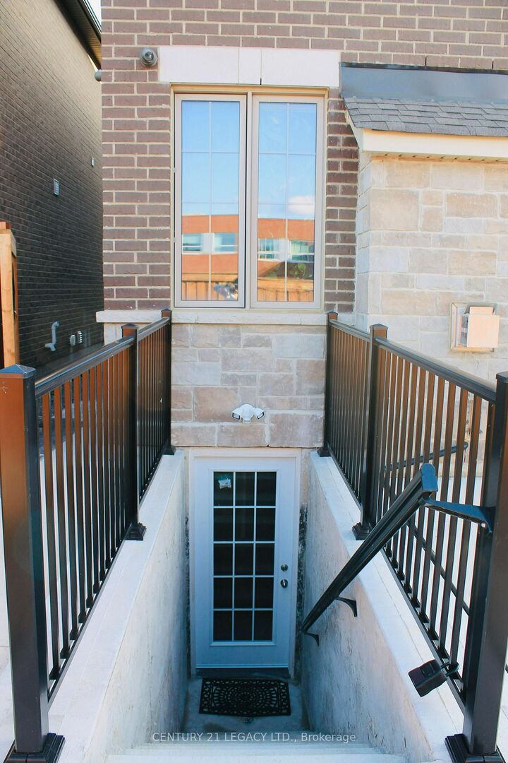 Property Photo:  1267 Kovachik Boulevard  ON L9E 1W7 