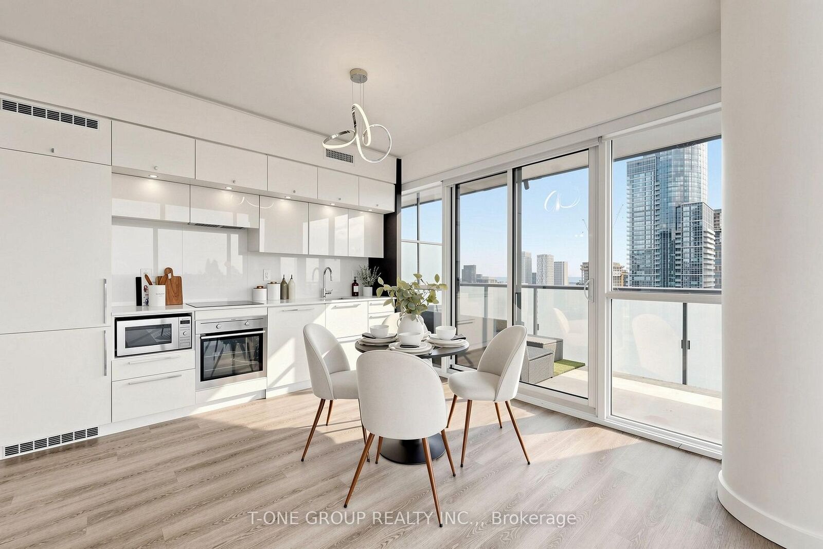 Property Photo:  15 Grenville Street 3403  ON M4Y 0B9 