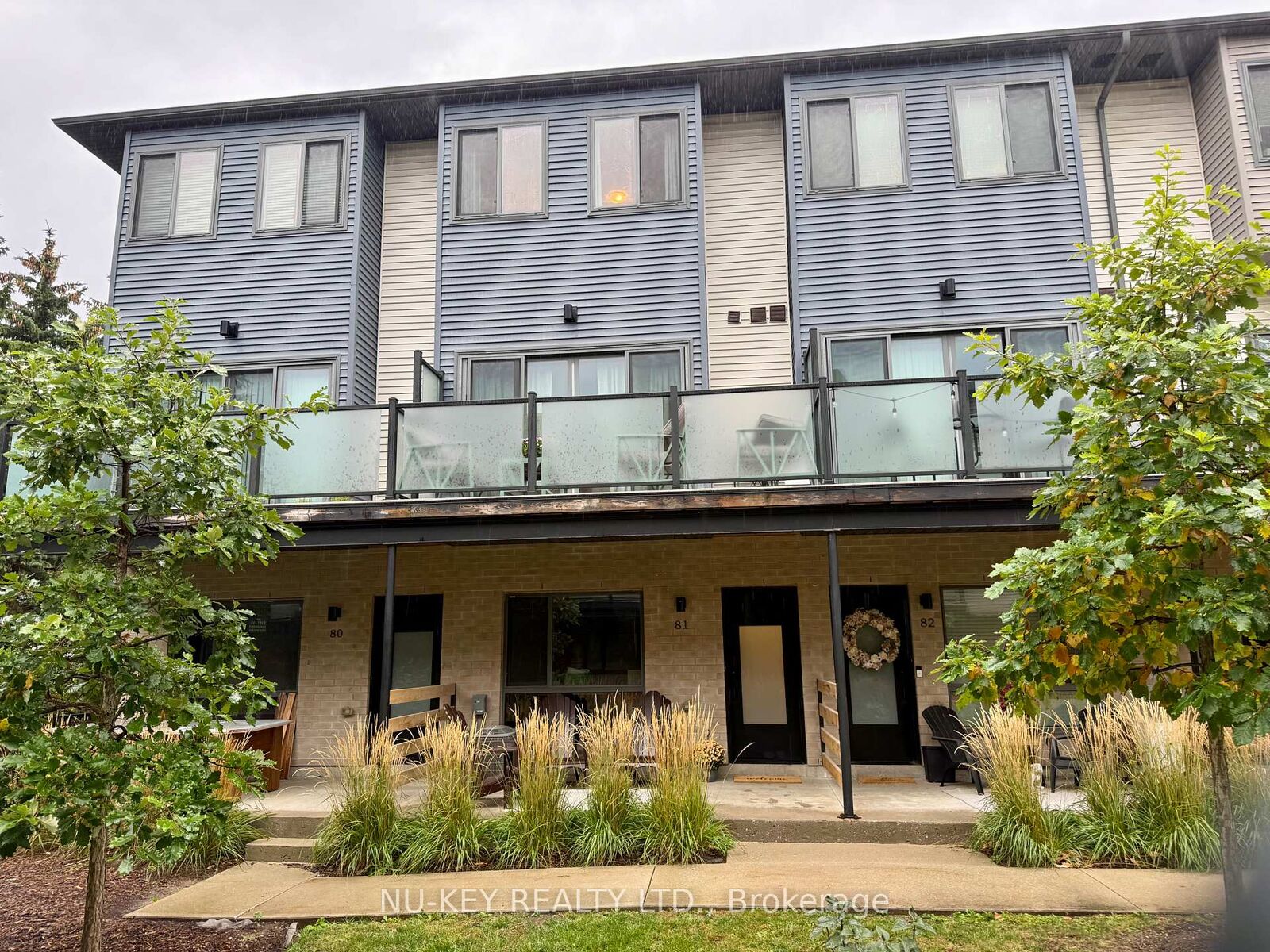 Property Photo:  369 Essa Road 81  ON L4N 9C8 