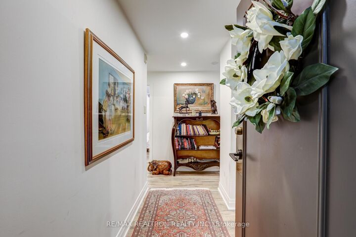 Property Photo:  60 Inverlochy Boulevard 709  ON L3T 4T7 
