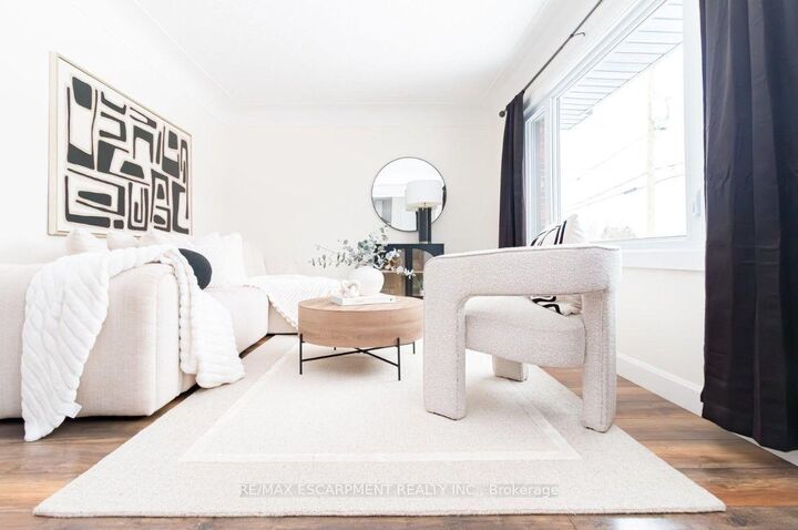 Property Photo:  374 East 16th Street Upper  ON L9A 4K3 