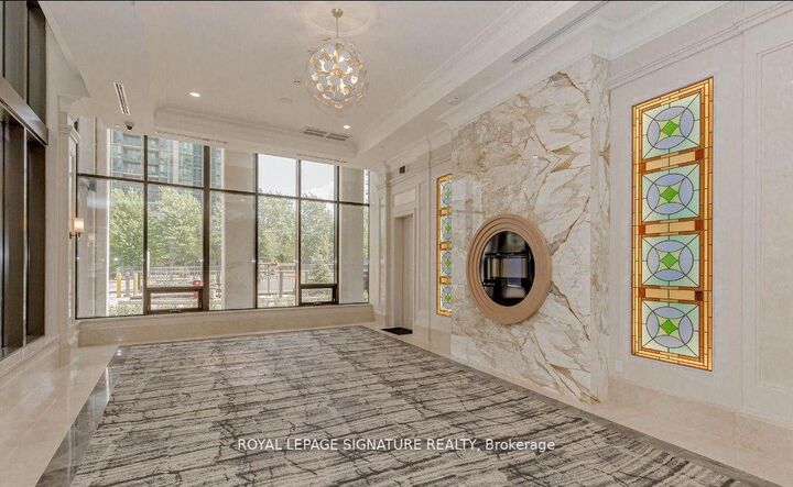 Property Photo:  36 Elm Drive W 1001  ON L5B 1L9 