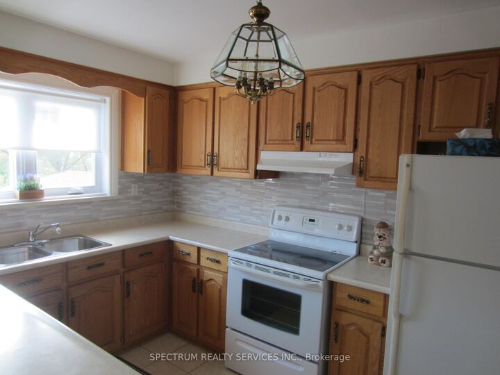 Property Photo:  49 Gotham Court Unit 1  ON M6M 2N9 