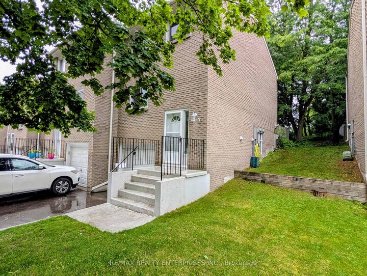 Property Photo:  121 Morgan Avenue 7  ON N2A 2M4 