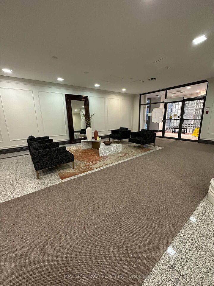 Property Photo:  7 Bishop Avenue 306  ON M2M 4J4 