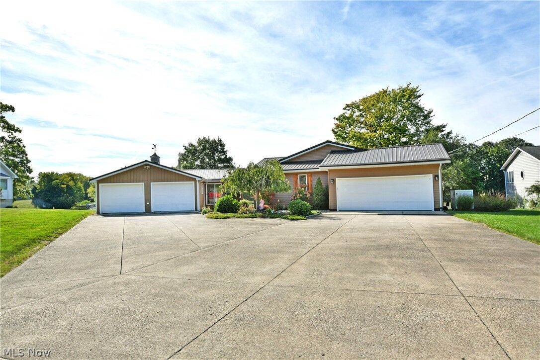 Property Photo: 1460 Lake Vue Drive OH 44085