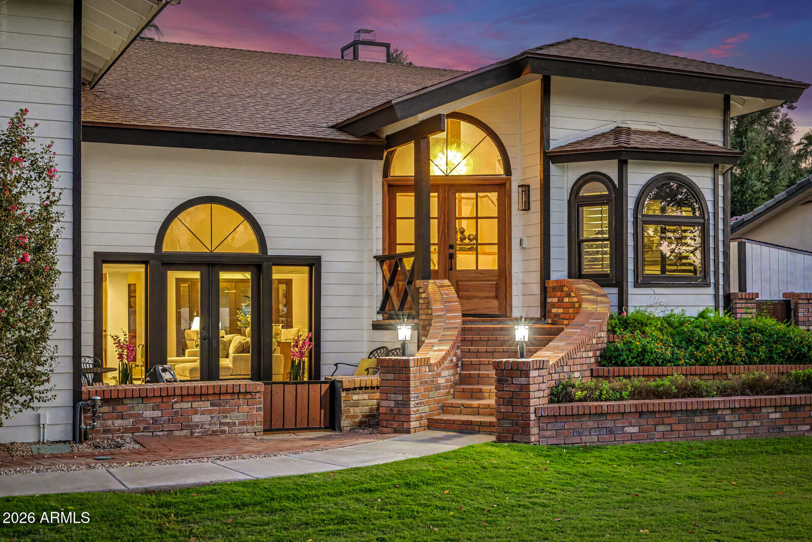Property Photo: 1131 W Lawrence Lane AZ 85021