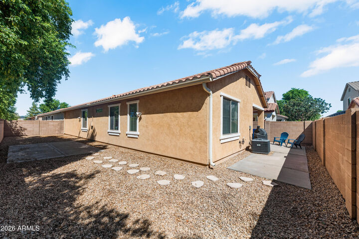 Property Photo: 862 S Colonial Drive AZ 85296