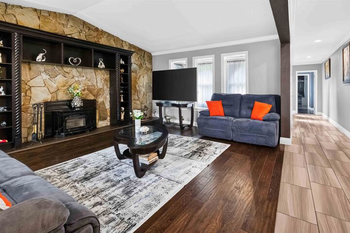 Property Photo:  31663 Townshipline Avenue  BC V4S 1G3 