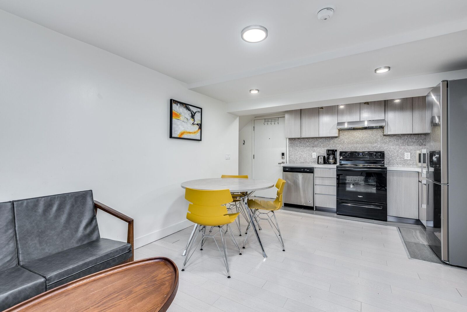 Property Photo:  1425 Haro Street 003  BC V6G 1G2 