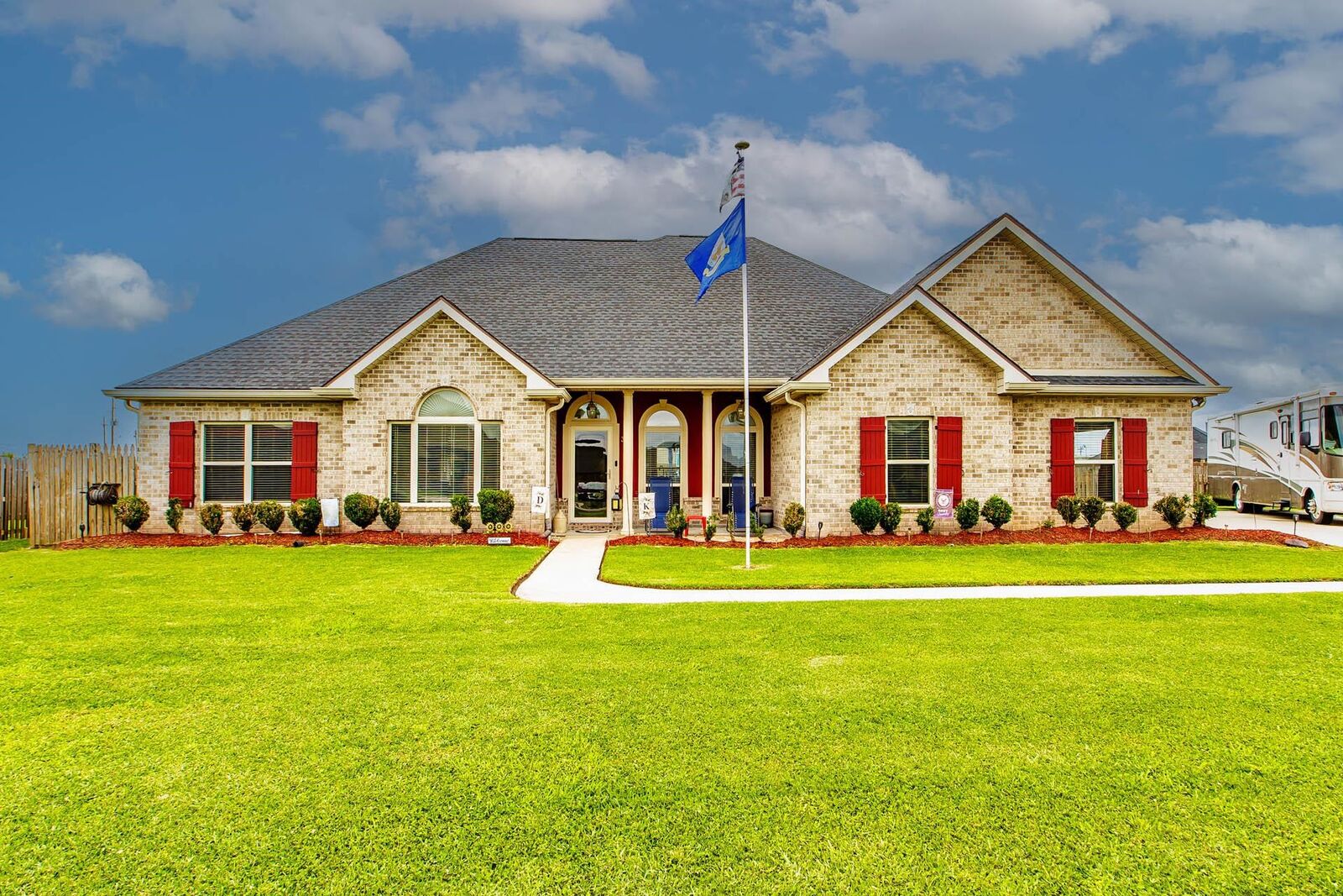 Property Photo: 324 Inglewood Way LA 70360
