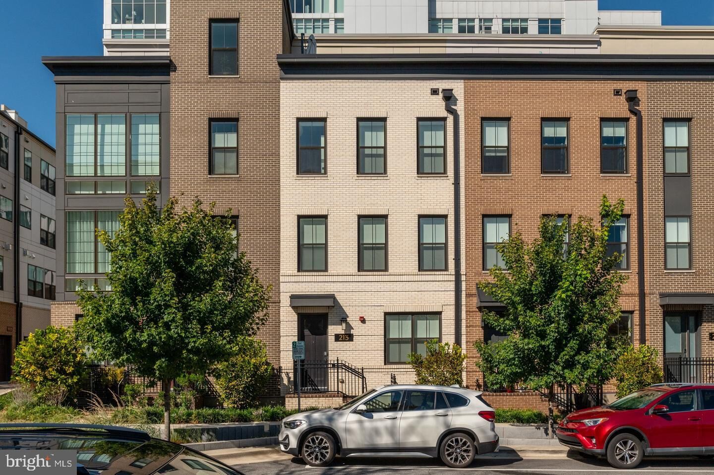 Property Photo: 213 Montgomery Street VA 22314