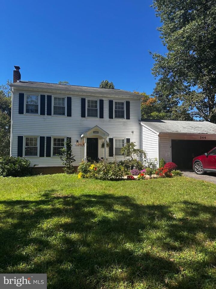 Property Photo: 344 N Kensington Street VA 22205