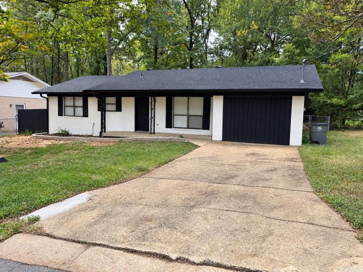 Property Photo: 100 Wisteria Place AR 71913