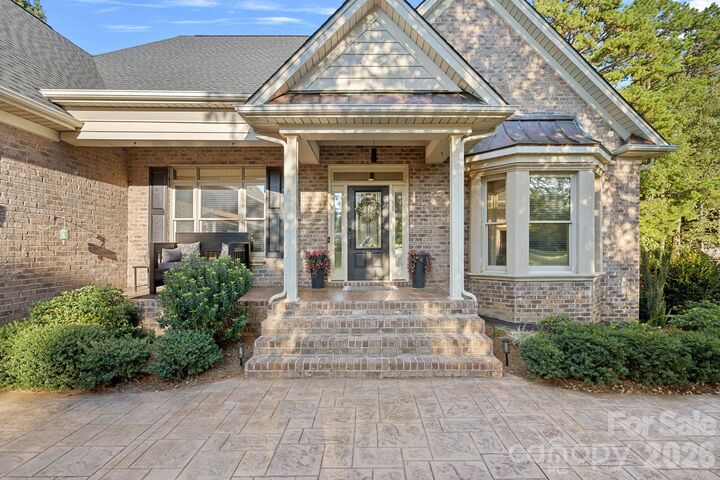 Property Photo:  2504 Stoneview Court  NC 28037 